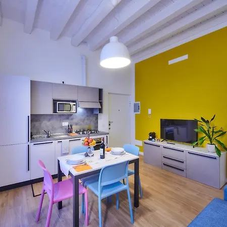 Liberty Apt Mandello * ليكو