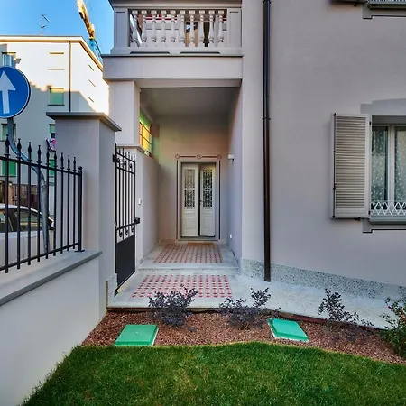 Liberty Apt Mandello ليكو
