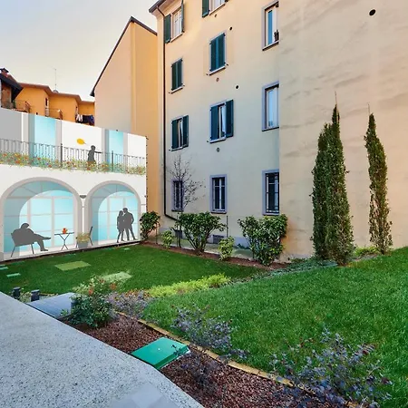 Liberty Apt Mandello * ليكو