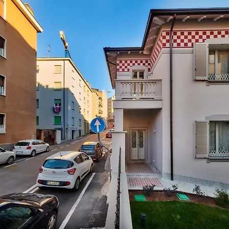 Liberty Apt Mandello ليكو